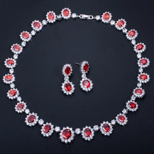 Parure de bijoux de luxe avec collier et boucles d'oreilles en zircon rouge de mariée