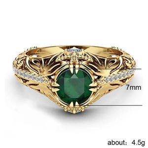 Lussuoso anello vintage con zircone verde da 7 mm e fascia dorata intagliata a mano