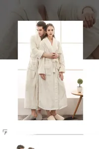 Détail d'un peignoir en flanelle jacquard pelucheuse avec col châle et ceinture nouée