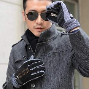 Men's winter touchscreen gloves made of grey knit and black suede with warm lining