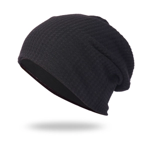 Berretto slouchy nero in maglia a nido d'ape per inverno e stile casual