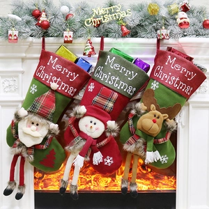 Grande Chaussette de Noël en Tissu Non-tissé Père Noël Bonhomme de Neige Renne Poupée 3D Suspendue Sapin de Noël Sac à Bonbons