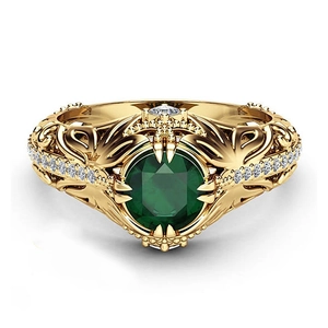 Lussuoso anello con zircone verde smeraldo, fascia d'oro traforata e dettagli diamanti