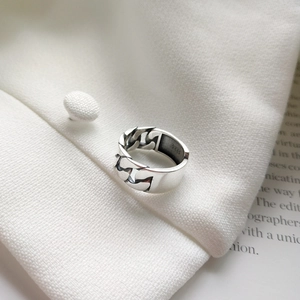Retro S925 sterling silver chain ring with minimalist cuban link design for a vintage look