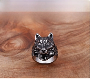 Detailed close-up of 18K gold plated stainless steel wolf head ring with retro finish