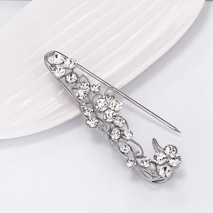 Elegant silver flower brooch with sparkling crystal rhinestones for coats and dresses
