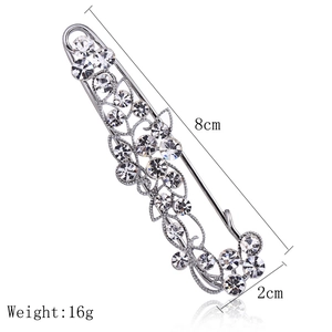 Macro shot of 8cm rhinestone flower brooch with dimensions and weight detail