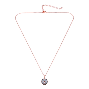 Detailopname van de evil eye hanger in roségoud met blauwe zirkonia op de ketting