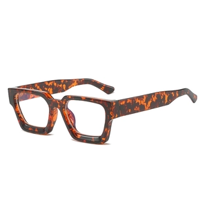 Retro thick square tortoise shell eyeglass frames with classic leopard pattern finish