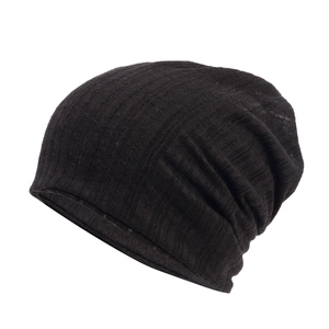 Gorro slouchy negro de punto calado transpirable para verano y estilo versátil