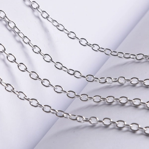 Helle silberne O-Kette für DIY-Schmuckherstellung mit glänzender Metalltextur
