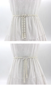 Détail de la ceinture en perles avec nœud élégant sur une robe à motifs floraux
