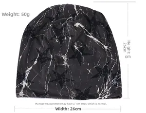 Detailed view of the 26x26cm dimensions and 50g weight of the star pattern beanie