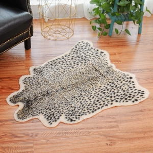 Faux luipaardprint vloerkleed voor woonkamer en slaapkamer op houten vloer