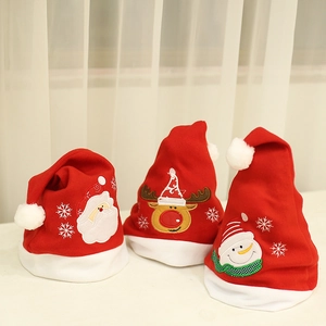 Cappello di Natale Ricamato a Macchina in Morbida Flanella con Motivo Babbo Natale Renna Pupazzo di Neve per Adulti