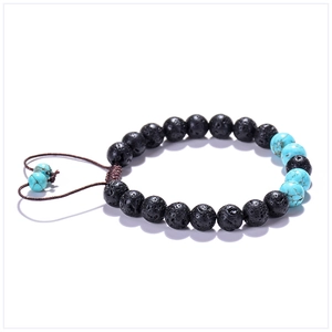 Détail des perles en pierre de lave et turquoise de 8mm avec cordon tressé réglable