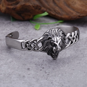 Bracciale rigido a testa di leone argento vintage con trame a nodi celtici in acciaio
