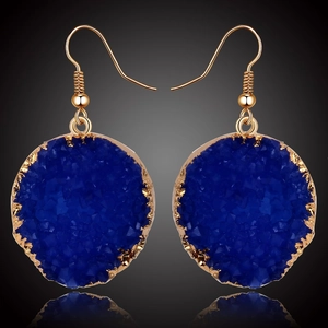 Pendientes de ágata druzy azul oscuro con borde dorado y ganchos para las orejas