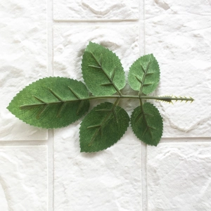 Artificial green leaf sprig with five serrated leaves for DIY festive decoration