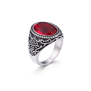 Bague vintage en acier avec une grande pierre ovale rouge et gravures nordiques