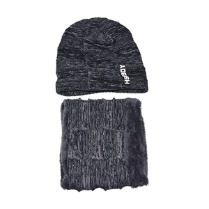 Set invernale con berretto in maglia e scaldacollo coordinato in grigio melange