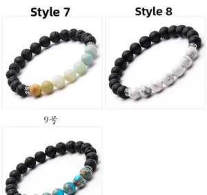 Dettaglio di bracciali in pietra naturale da 8mm con roccia lavica e perline opache