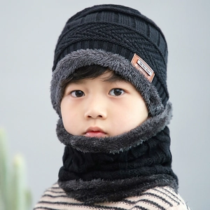 Gebreide muts en sjaal set voor kinderen voor de winter met warme fleece voering