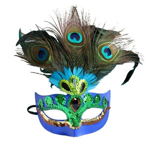 Masque de mascarade bleu exquis avec plumes de paon et détails de paillettes vertes