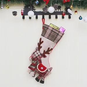 Chaussette de Noël en lin avec renne 3D et motifs à carreaux pour décoration de fête