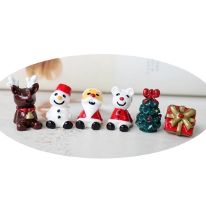 Lot de 6 figurines de Noël en résine comprenant le Père Noël bonhomme de neige et renne