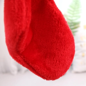 Chaussette de Noël rouge en peluche haut de gamme avec texture douce en fausse fourrure