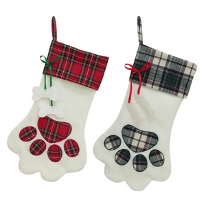 Paire de chaussettes de Noël en forme de patte avec motifs à carreaux et ornements d'os