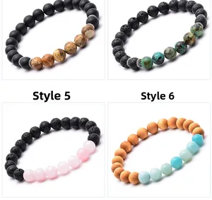 Dettaglio di bracciali in pietra naturale da 8mm con pietra lavica e perle di legno
