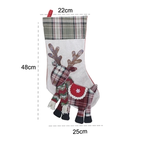 Dimensions détaillées de la chaussette de Noël à carreaux avec renne, hauteur 48cm