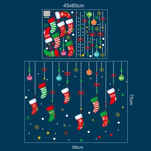 Détails des stickers muraux chaussettes de Noël avec dimensions de pose de 95x75cm