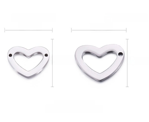 Macro view of stainless steel heart pendant dimensions and 18K gold vacuum plating