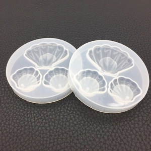 Détail du moule en silicone translucide pour pendentifs en résine en forme de coquillages