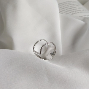 Detailed macro view of S925 sterling silver ring showing hallmark on polished surface
