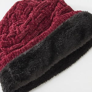 Gorro de invierno de chenilla de doble capa con forro polar grueso en color rojo oscuro