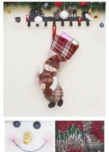 Détail de la botte de Noël bonhomme de neige 3D avec tissu à carreaux et toile