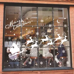 Stickers de fenêtre de Noël blancs avec le Père Noël en traîneau, rennes et flocons de neige