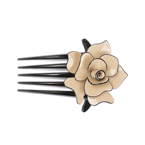 Detailed close-up of a five-tooth acrylic hair comb featuring a 3D beige flower design