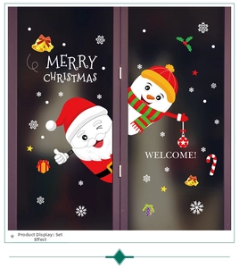 Dettagli di adesivi natalizi per finestre con Babbo Natale, pupazzo di neve e fiocchi