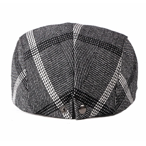 Béret vintage britannique à motif géométrique noir et blanc avec boucle en métal