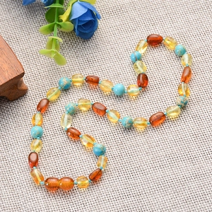 Collana da dentizione in ambra baltica naturale con turchese e perle di ambra infuocata
