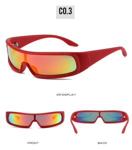 Mise en page trois vues de lunettes de soleil de sport rouges mats avec verres dégradés orange
