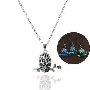 Luminous skull and rose pendant necklace in retro silver with glow-in-the-dark effects