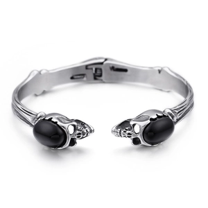 Bracciale teschio in acciaio inossidabile lucido con pietre nere stile gotico