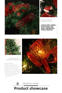 Détail de la couronne de Noël en PVC avec nœuds en résille et lumières LED chaudes