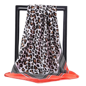 Foulard Carré En Satin À Imprimé Léopard Polyester Aspect Satin Châle Rétro À La Mode Hijab Pour Femmes